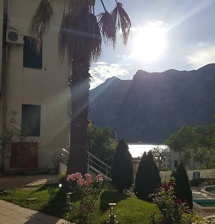 Roman Gardens Studio Apartment Risan Esterno foto
