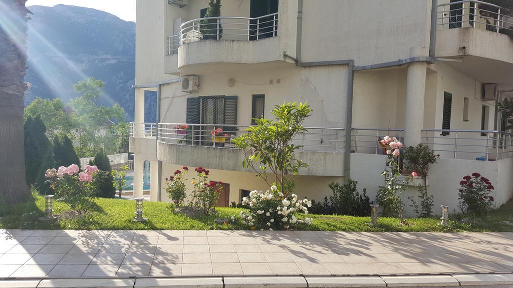 Roman Gardens Studio Apartment Risan Esterno foto