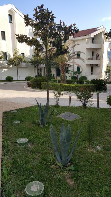 Roman Gardens Studio Apartment Risan Esterno foto