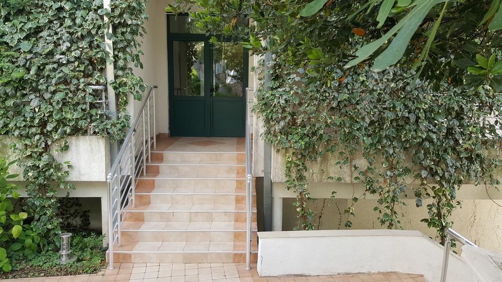 Roman Gardens Studio Apartment Risan Esterno foto