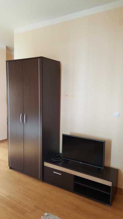 Roman Gardens Studio Apartment Risan Esterno foto
