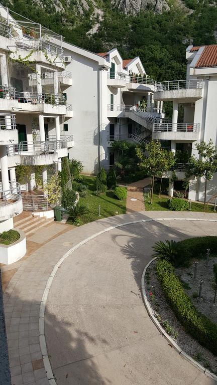 Roman Gardens Studio Apartment Risan Esterno foto