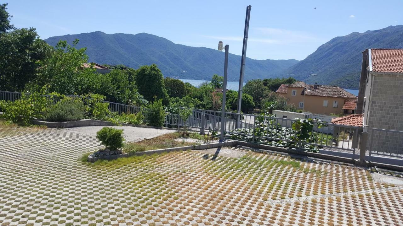 Roman Gardens Studio Apartment Risan Esterno foto